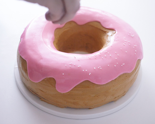 HƯỚNG DẪN LÀM BÁNH KEM HÌNH DÁNG CHIẾC DONUT Shinichi HƯỚNG DẪN LÀM BÁNH KEM HÌNH DÁNG CHIẾC DONUT Shinichi